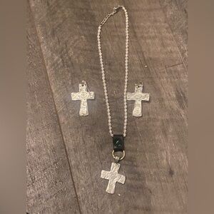 NWOT Hammered Sliver Cross & genuine Freshwater Pearl Necklace set